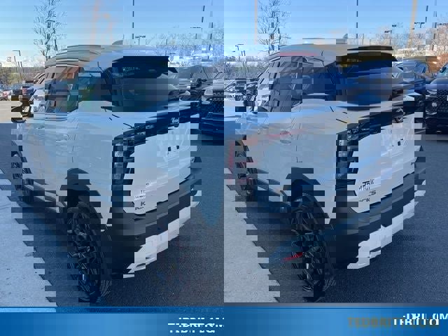 Used 2025 Nissan Kicks SR image 3