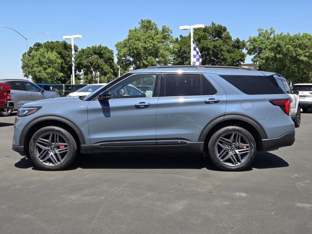 Certified 2025 Ford Explorer ST-Line w/ Premium Package AWD/4WD image 7