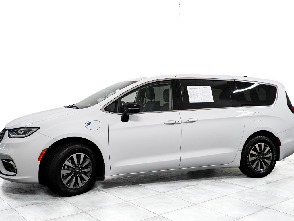 Used 2024 Chrysler Pacifica Limited FWD image 4