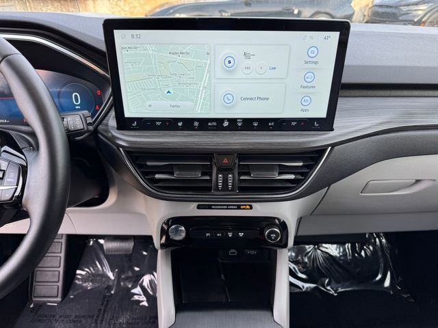 Certified 2025 Ford Escape SE w/ PHEV Premium Package image 25