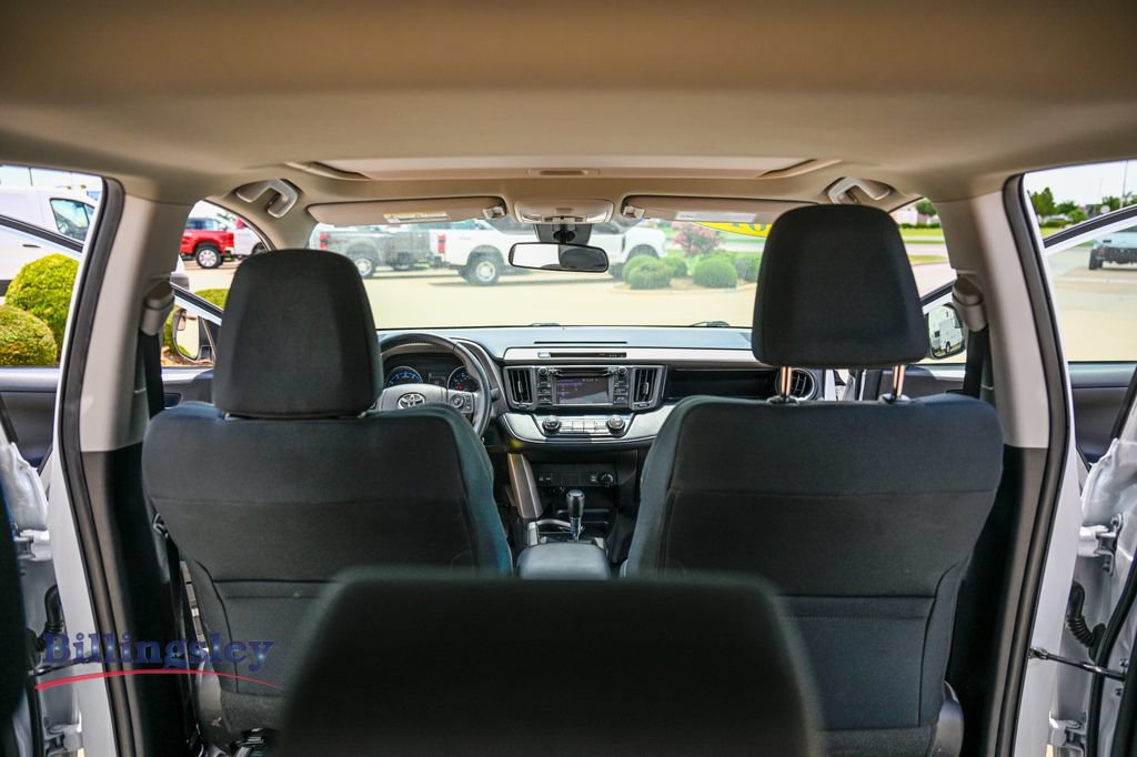 Used 2018 Toyota RAV4 XLE AWD/4WD image 16