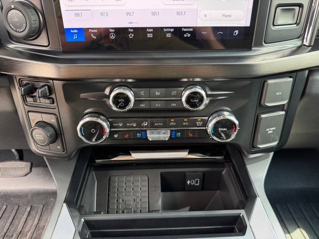 Certified 2024 Ford F250 Lariat w/ Lariat Ultimate Package AWD/4WD image 18