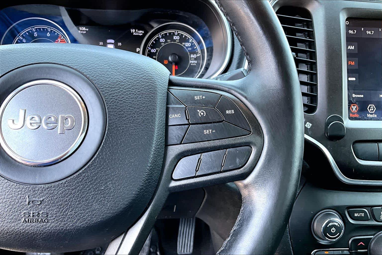 Used 2019 Jeep Cherokee Trailhawk w/ Cold Weather Group AWD/4WD image 25