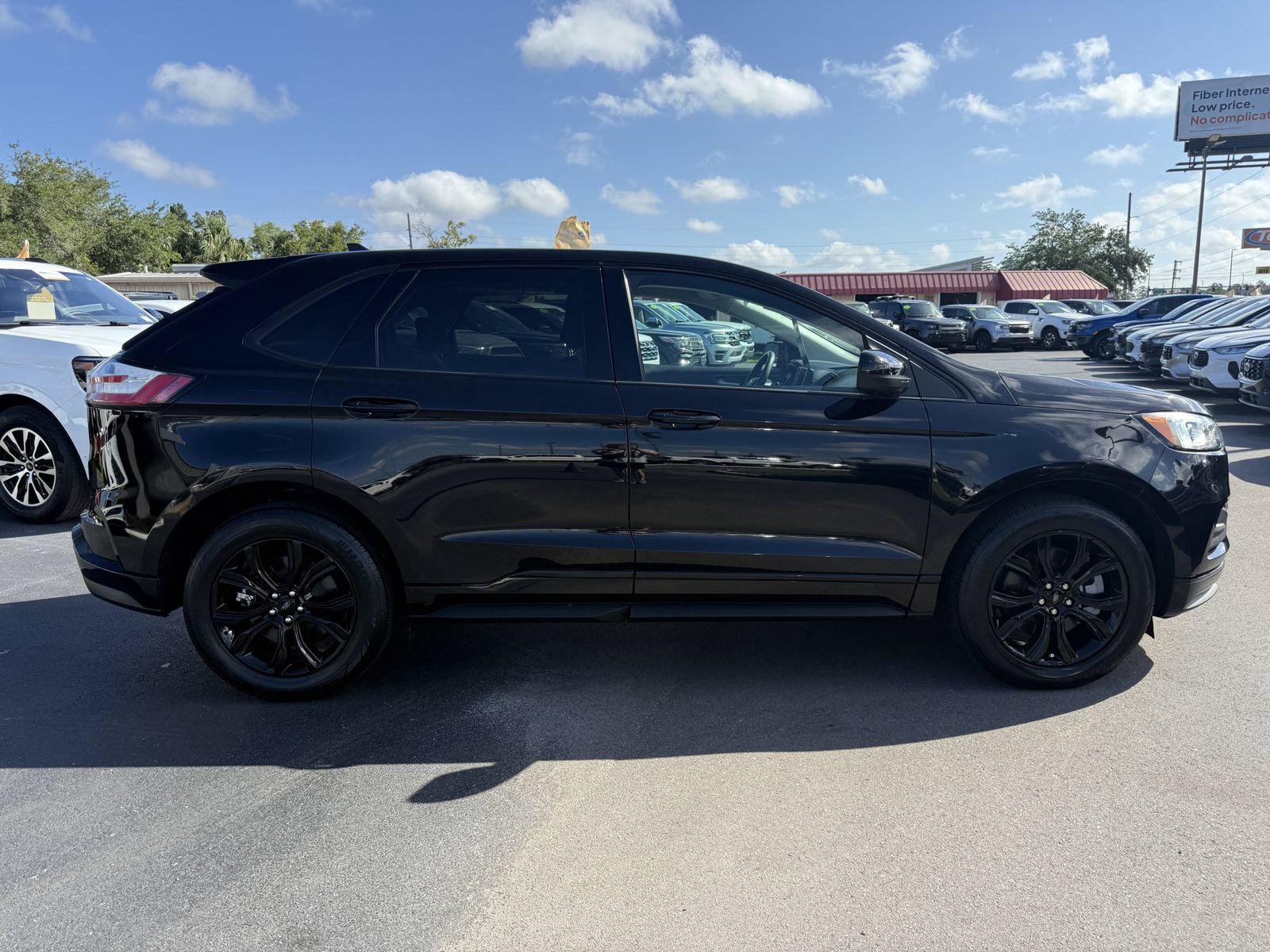 Certified 2023 Ford Edge SE w/ Black Appearance Package AWD/4WD image 3