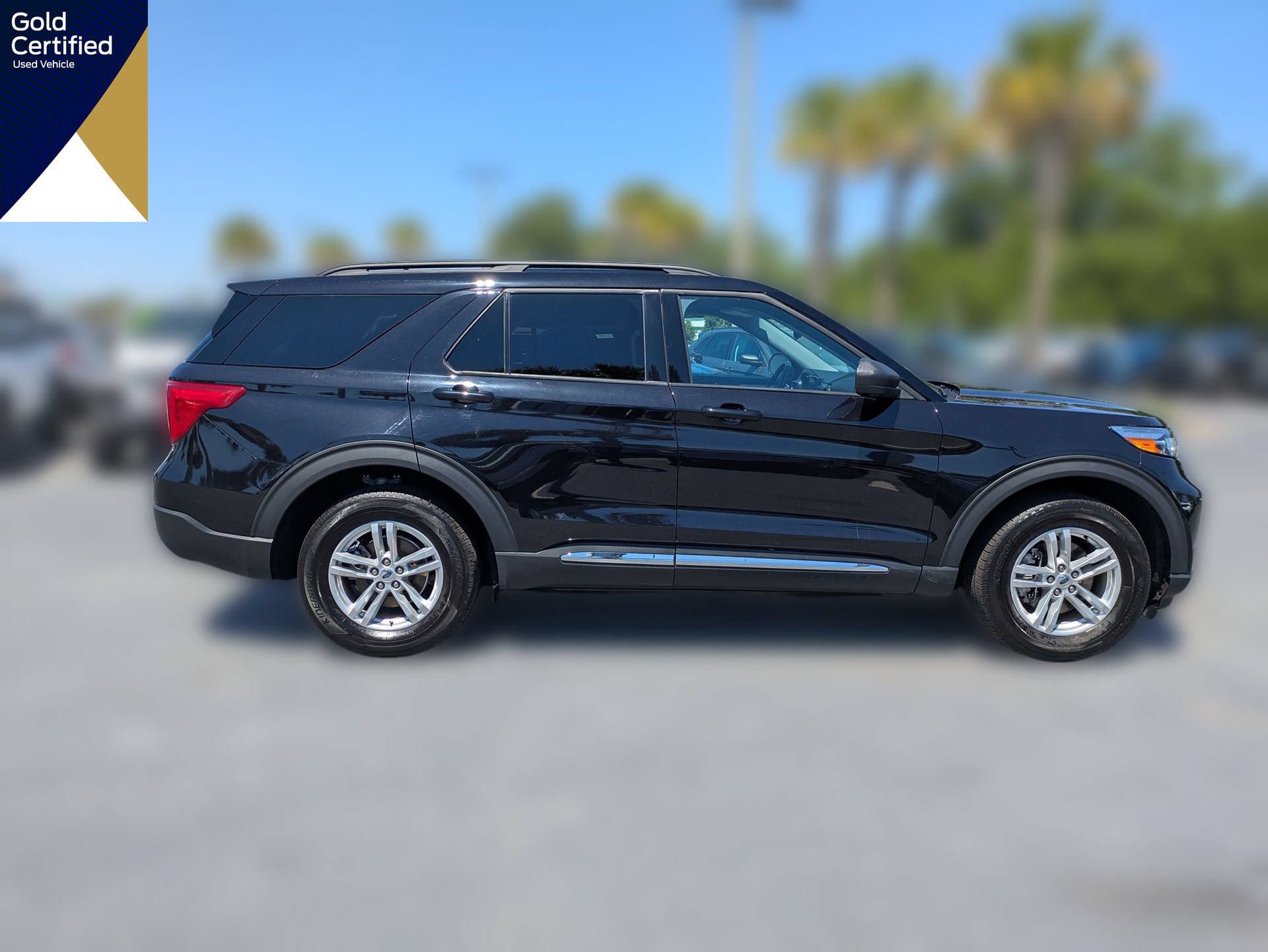 Certified 2023 Ford Explorer XLT w/ Equipment Group 202A AWD/4WD image 4
