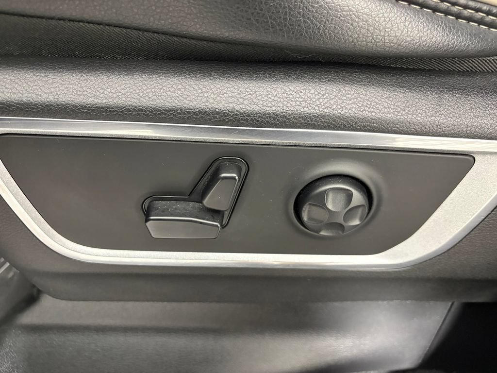 Used 2019 RAM 1500 Laramie AWD/4WD image 15