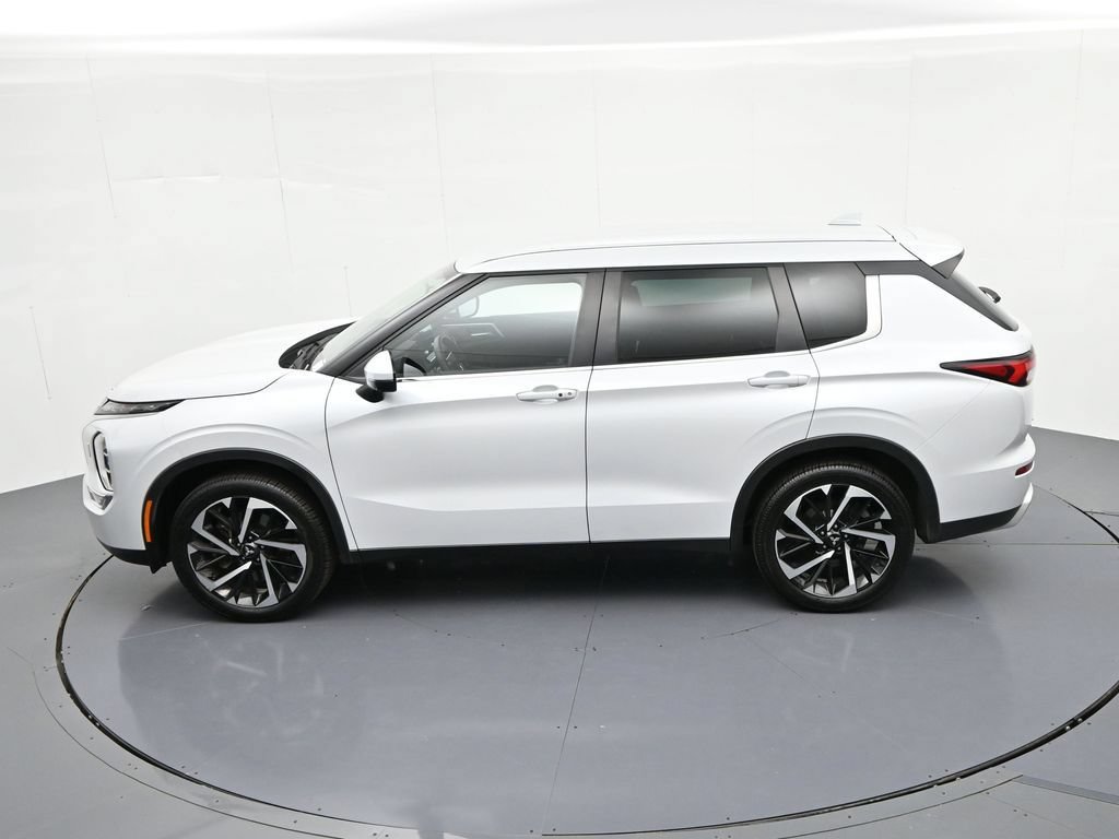 Used 2023 Mitsubishi Outlander SE AWD/4WD image 24