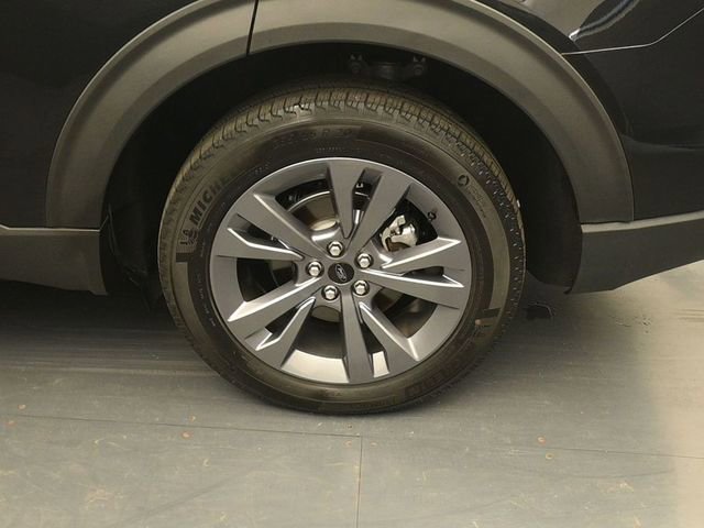 Certified 2022 Ford Explorer XLT w/ Equipment Group 202A AWD/4WD image 9