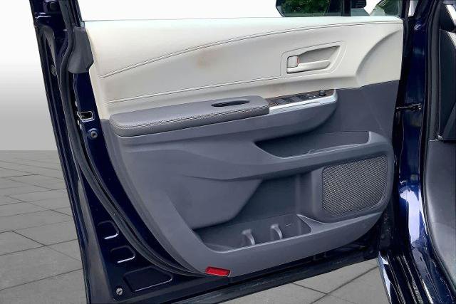 Used 2021 Toyota Sienna LE FWD image 22