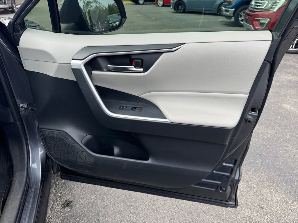 Used 2022 Toyota RAV4 XLE Premium AWD/4WD image 23