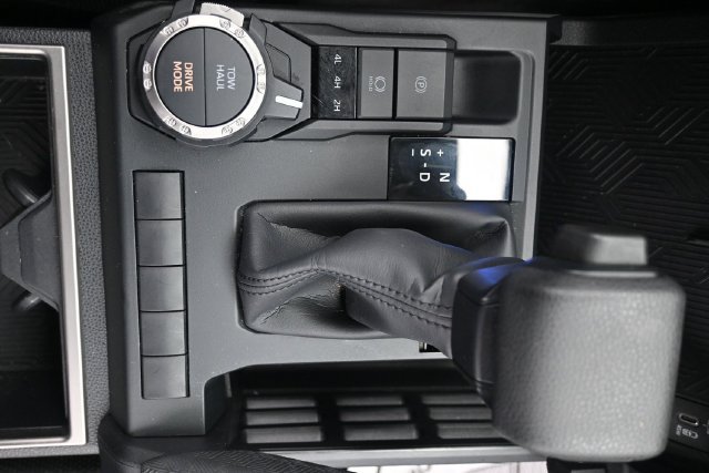 Used 2025 Toyota 4Runner SR5 AWD/4WD image 13