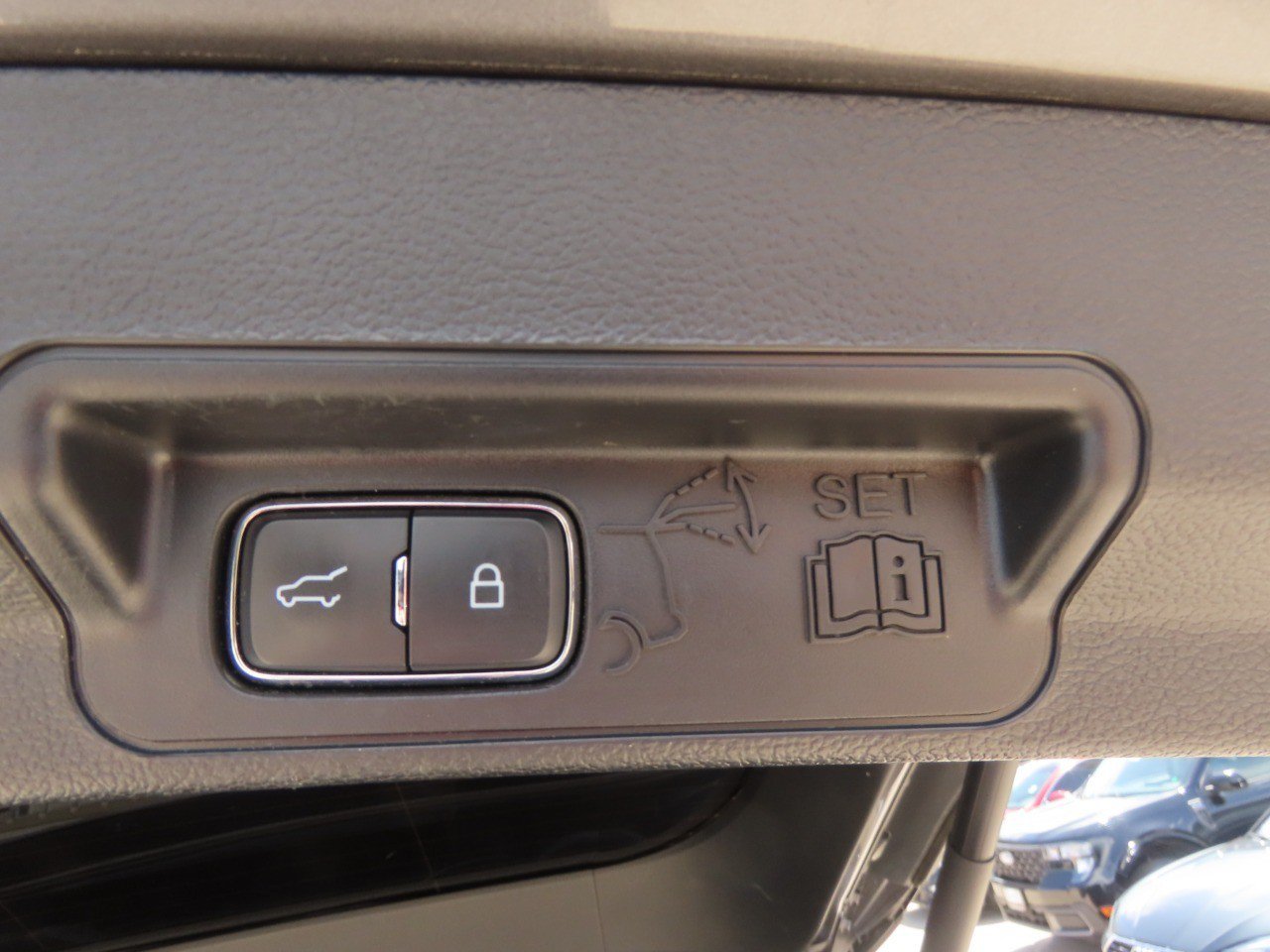 Certified 2023 Ford Explorer XLT RWD image 15