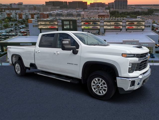 Used 2025 Chevrolet Silverado 2500 LT w/ Convenience Package AWD/4WD image 2