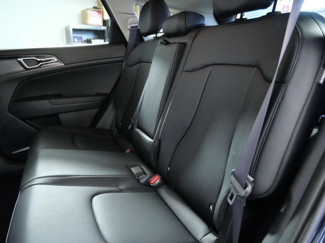 Used 2025 Kia Sportage EX AWD/4WD image 12