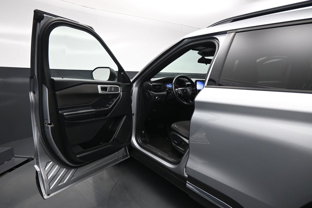 Certified 2020 Ford Explorer XLT RWD image 9