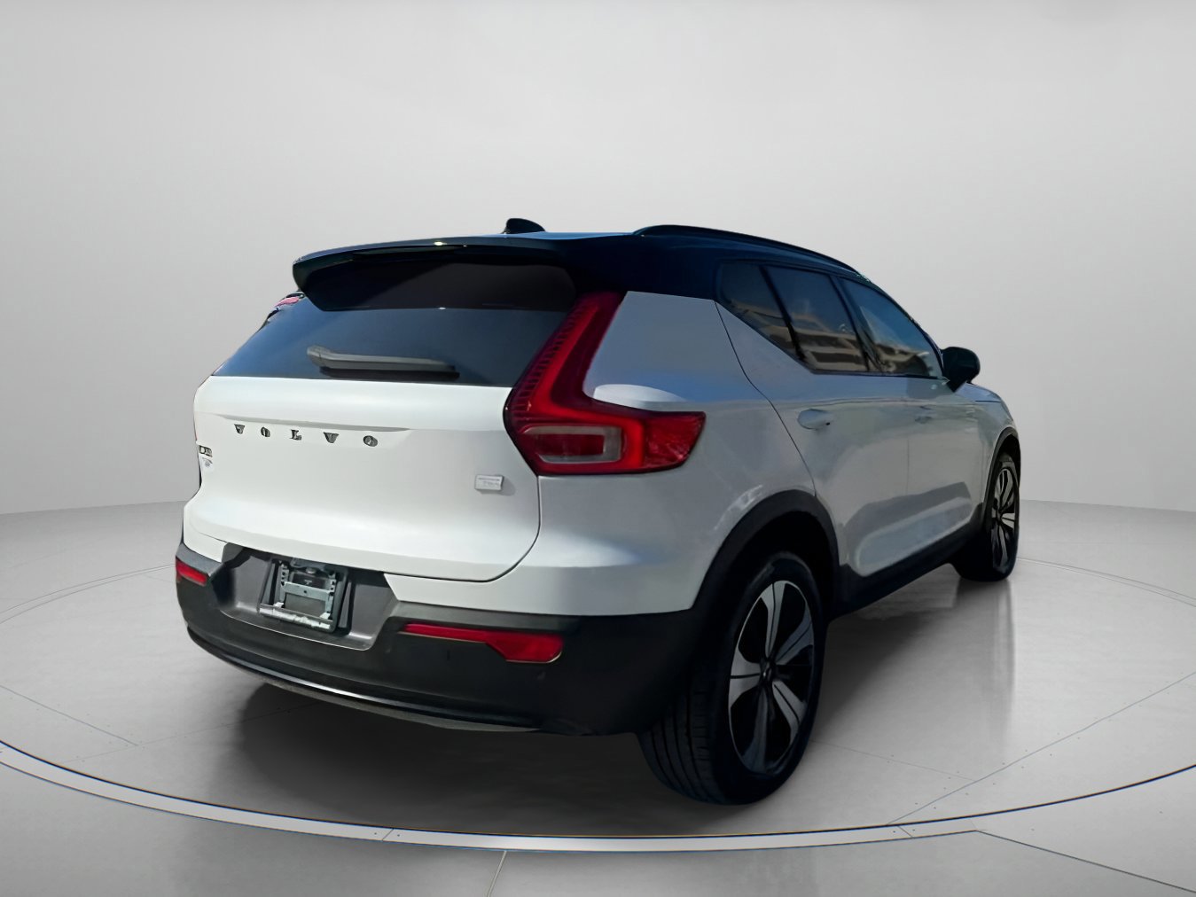 Used 2023 Volvo XC40 Recharge Plus image 20