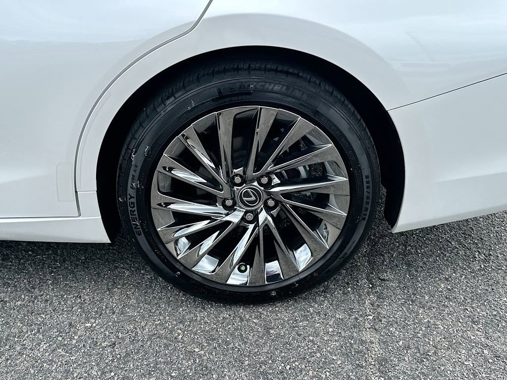 Used 2024 Lexus ES 300h w/ Technology Package FWD image 24