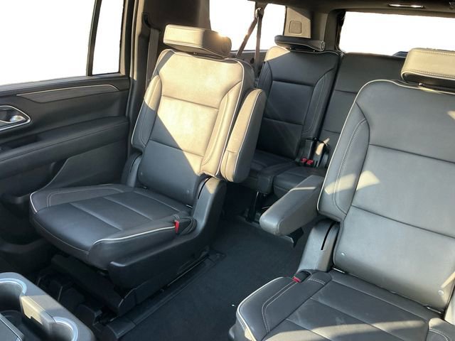 Used 2023 GMC Yukon XL SLT w/ SLT Premium Package image 16