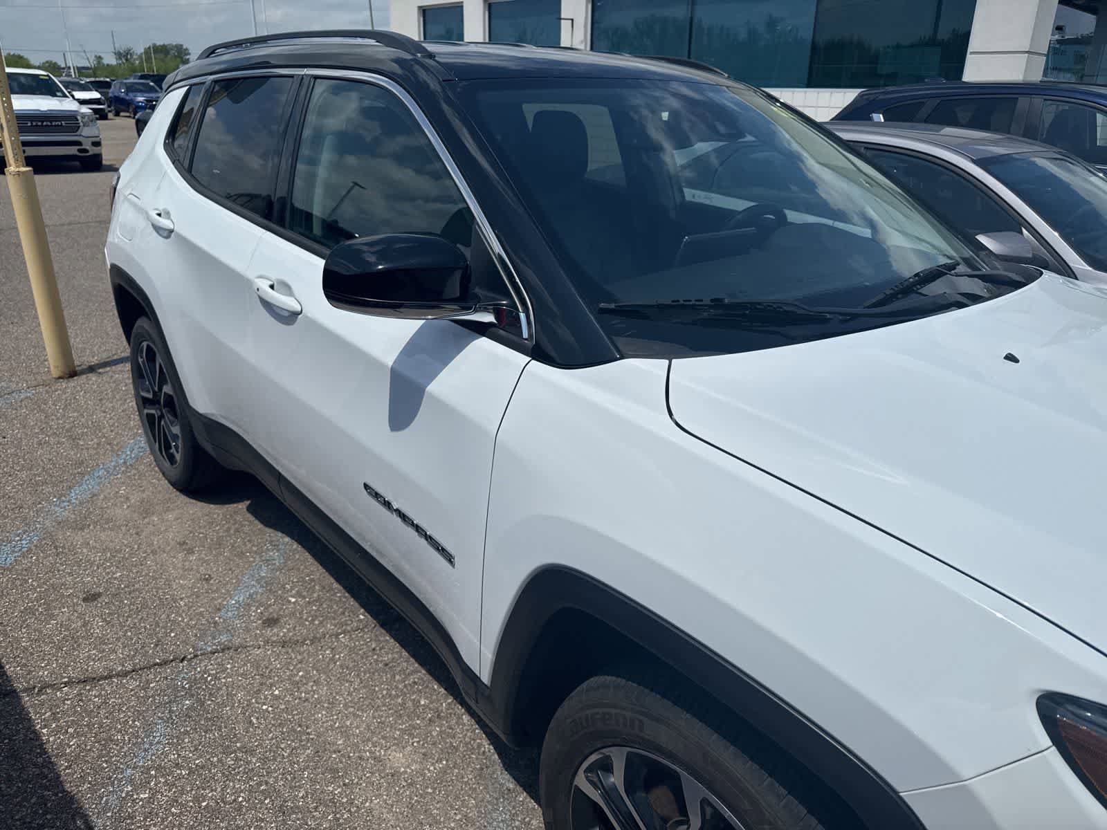 Used 2022 Jeep Compass Limited AWD/4WD image 23