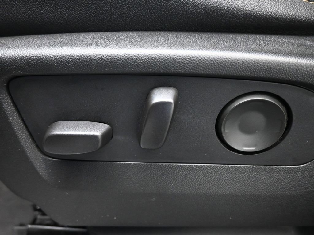 Used 2021 Chevrolet Tahoe Premier w/ Premium Package image 11