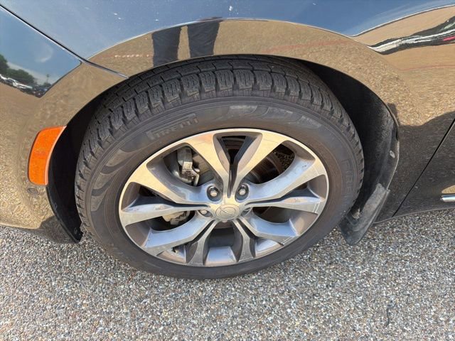 Used 2017 Chrysler Pacifica Limited FWD image 4