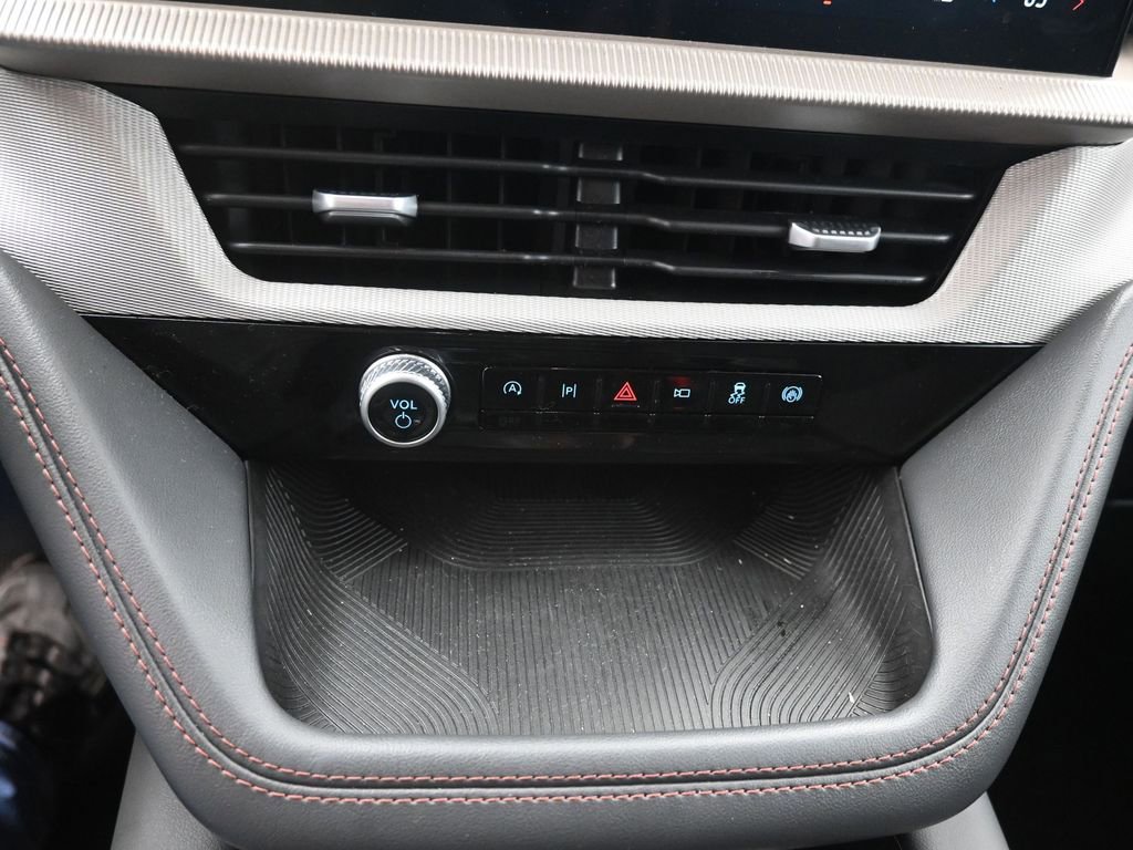 Certified 2025 Ford Explorer Active RWD image 9