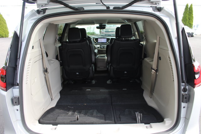 Used 2024 Chrysler Pacifica Limited FWD image 8