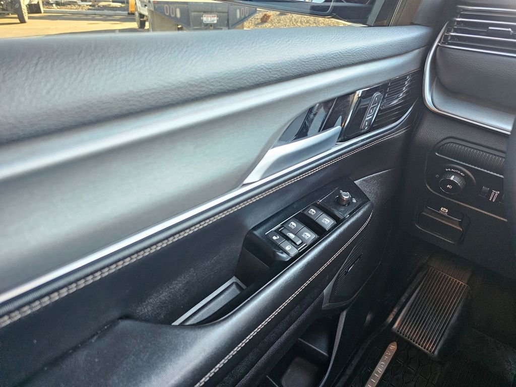 Used 2024 Jeep Wagoneer Series II image 32