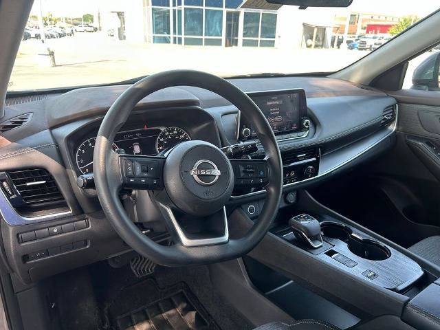 Used 2022 Nissan Rogue SV FWD image 12