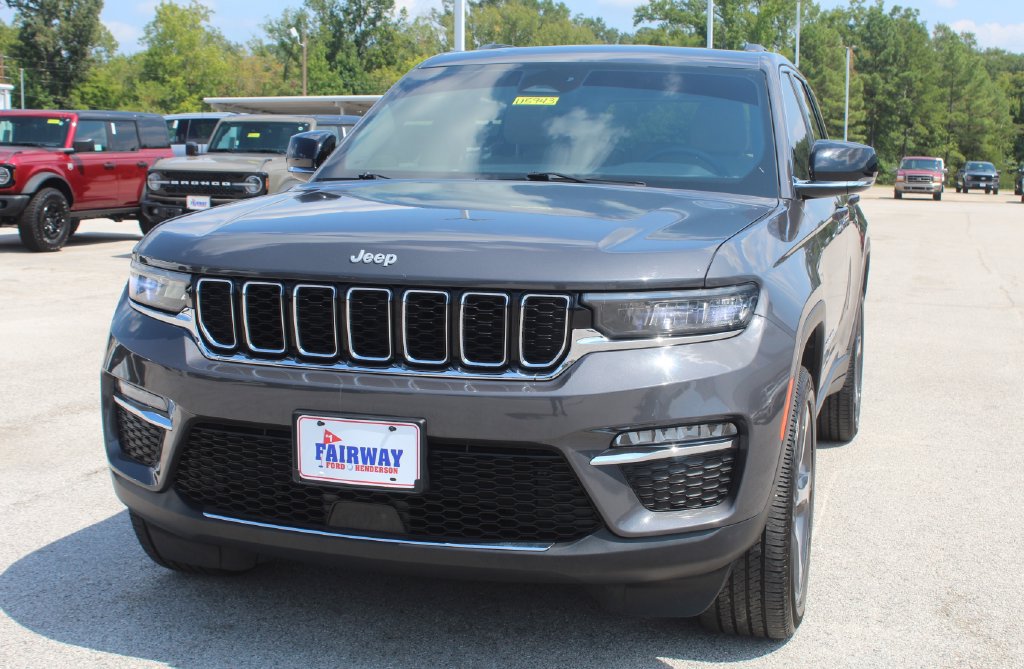 Used 2024 Jeep Grand Cherokee Limited RWD image 4