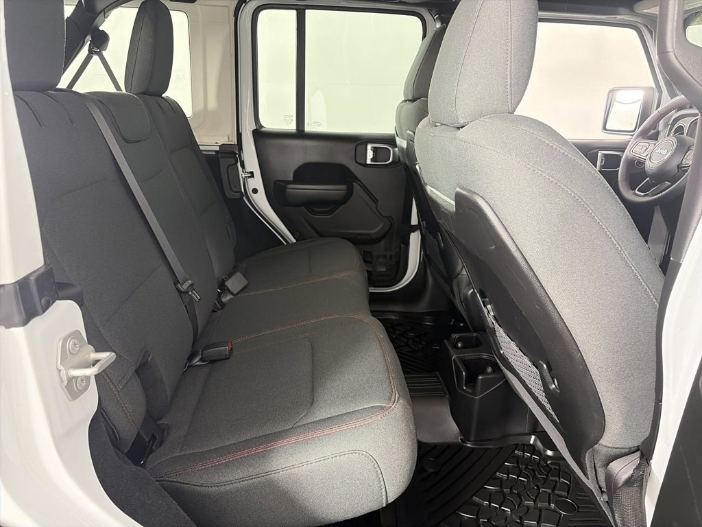 Used 2024 Jeep Wrangler Unlimited Rubicon w/ Technology Group image 31