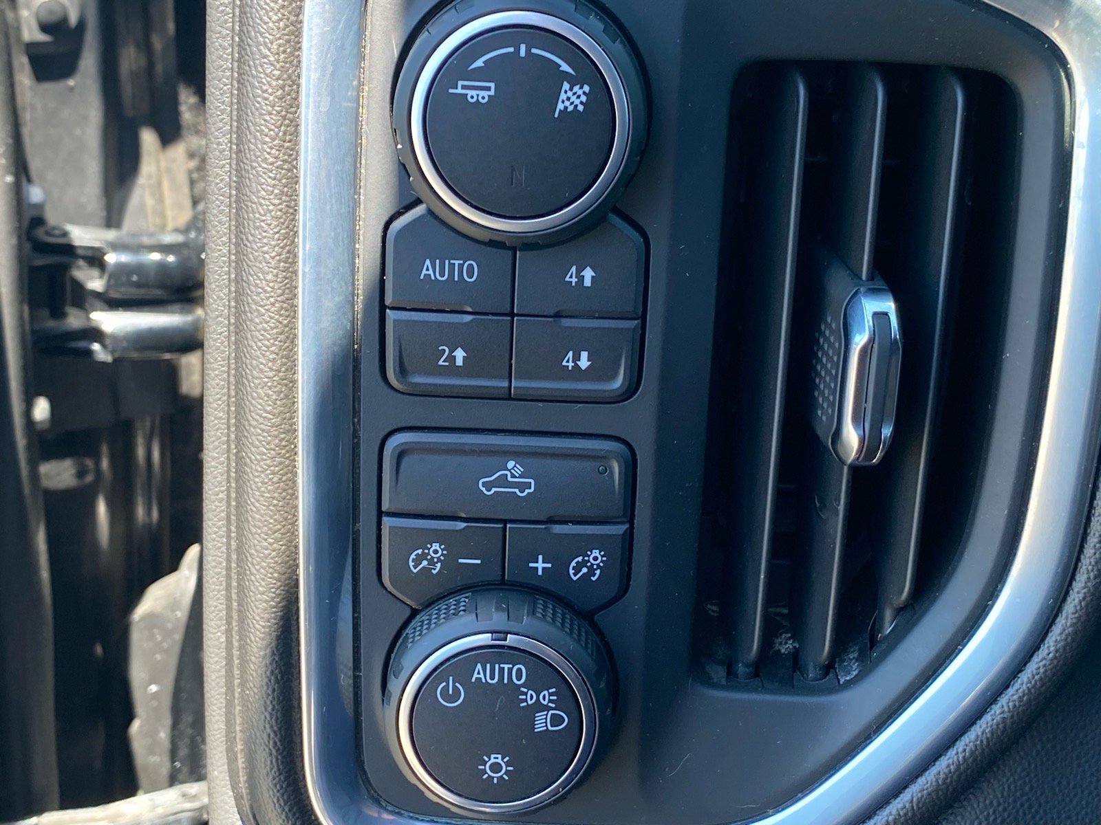 Used 2019 Chevrolet Silverado 1500 LT w/ All-Star Edition AWD/4WD image 17