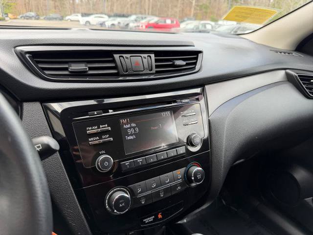 Used 2017 Nissan Rogue Sport S w/ S Appearance Package FWD image 19