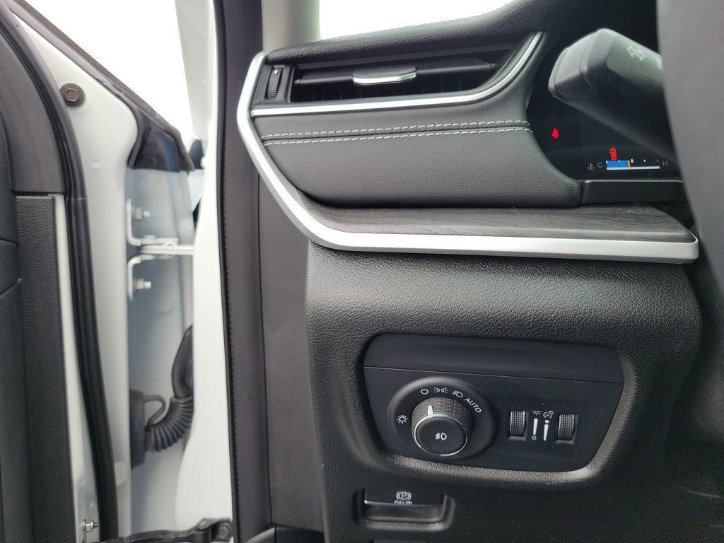 Used 2023 Jeep Grand Cherokee L Limited image 22