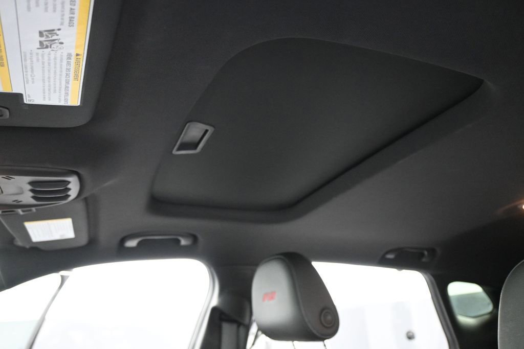 Used 2024 Chevrolet Trax RS w/ Sunroof Package FWD image 14