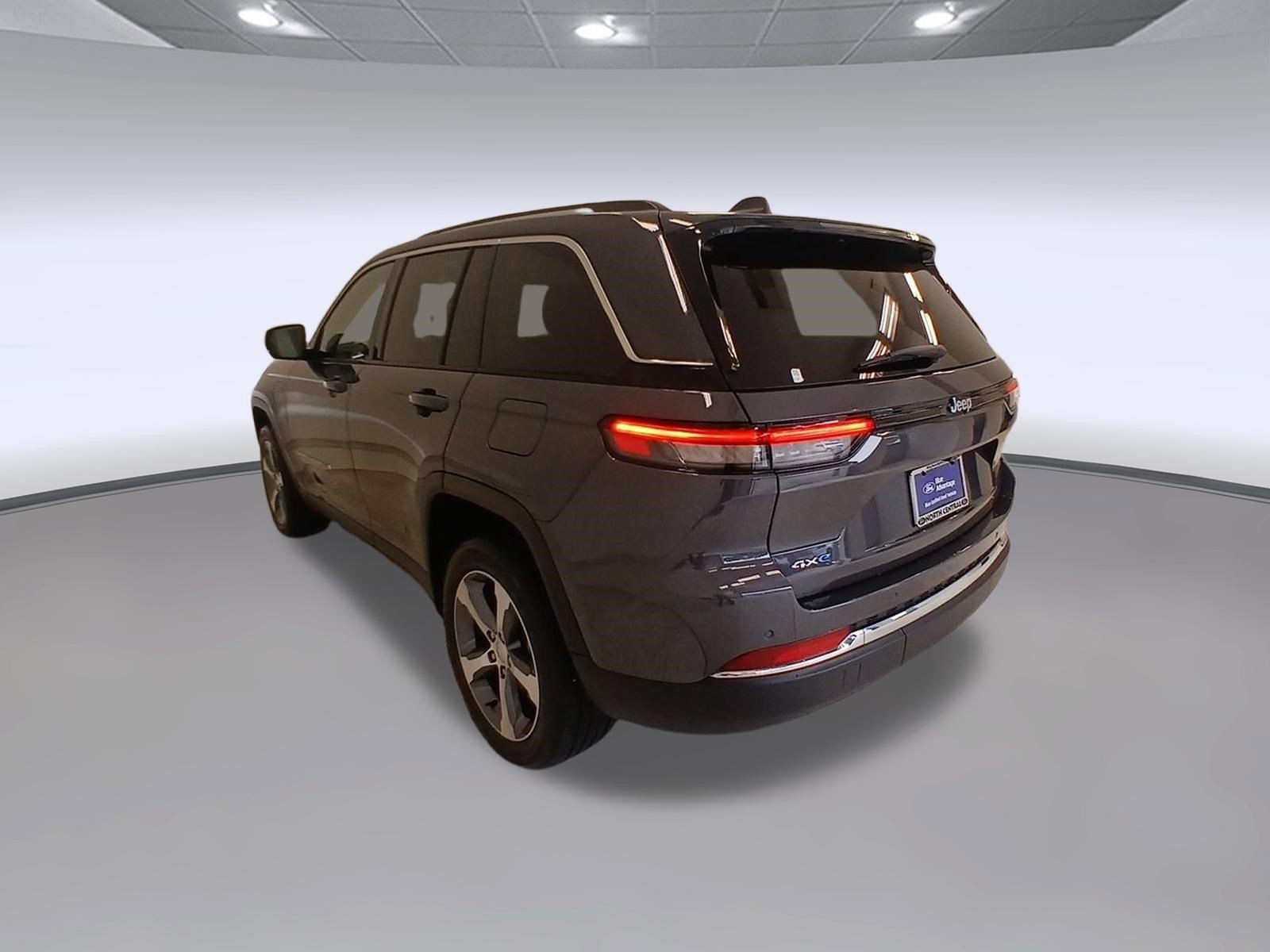 Used 2023 Jeep Grand Cherokee 4WD 4xe image 3