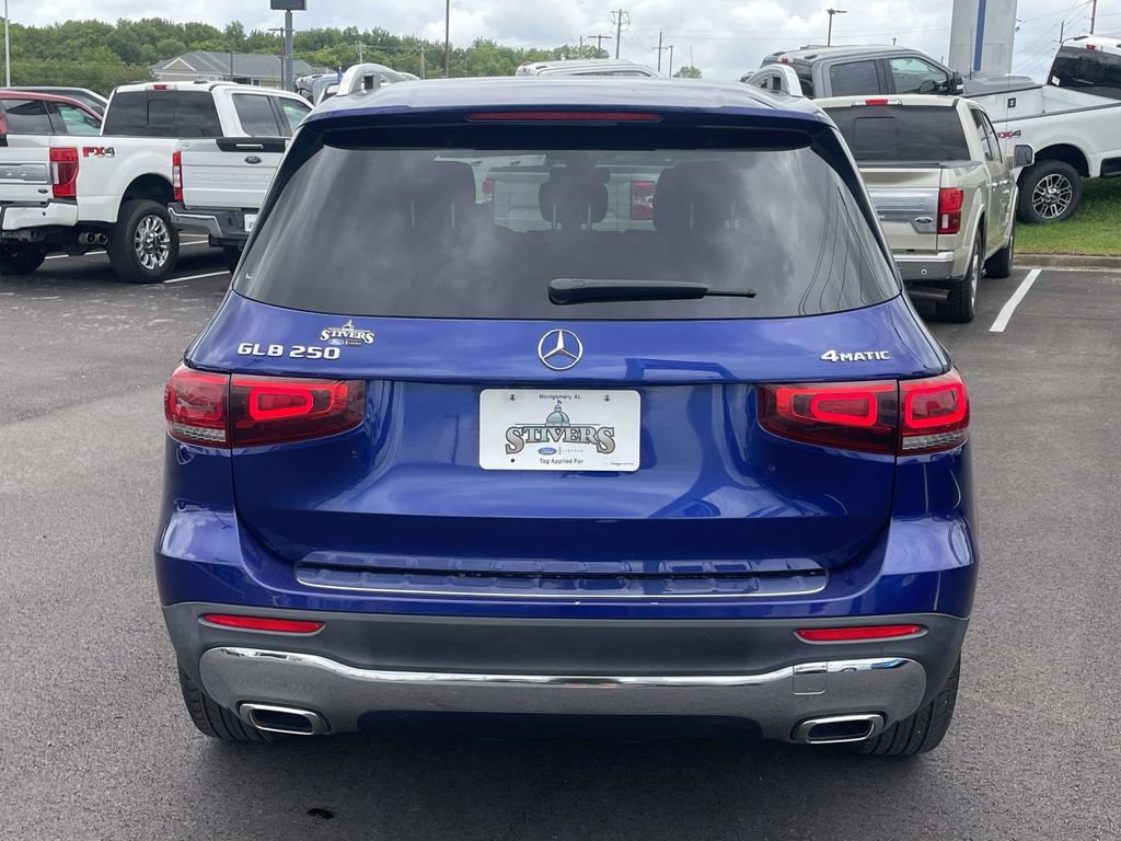 Used 2020 Mercedes-Benz GLB 250 4MATIC w/ Premium Package image 4