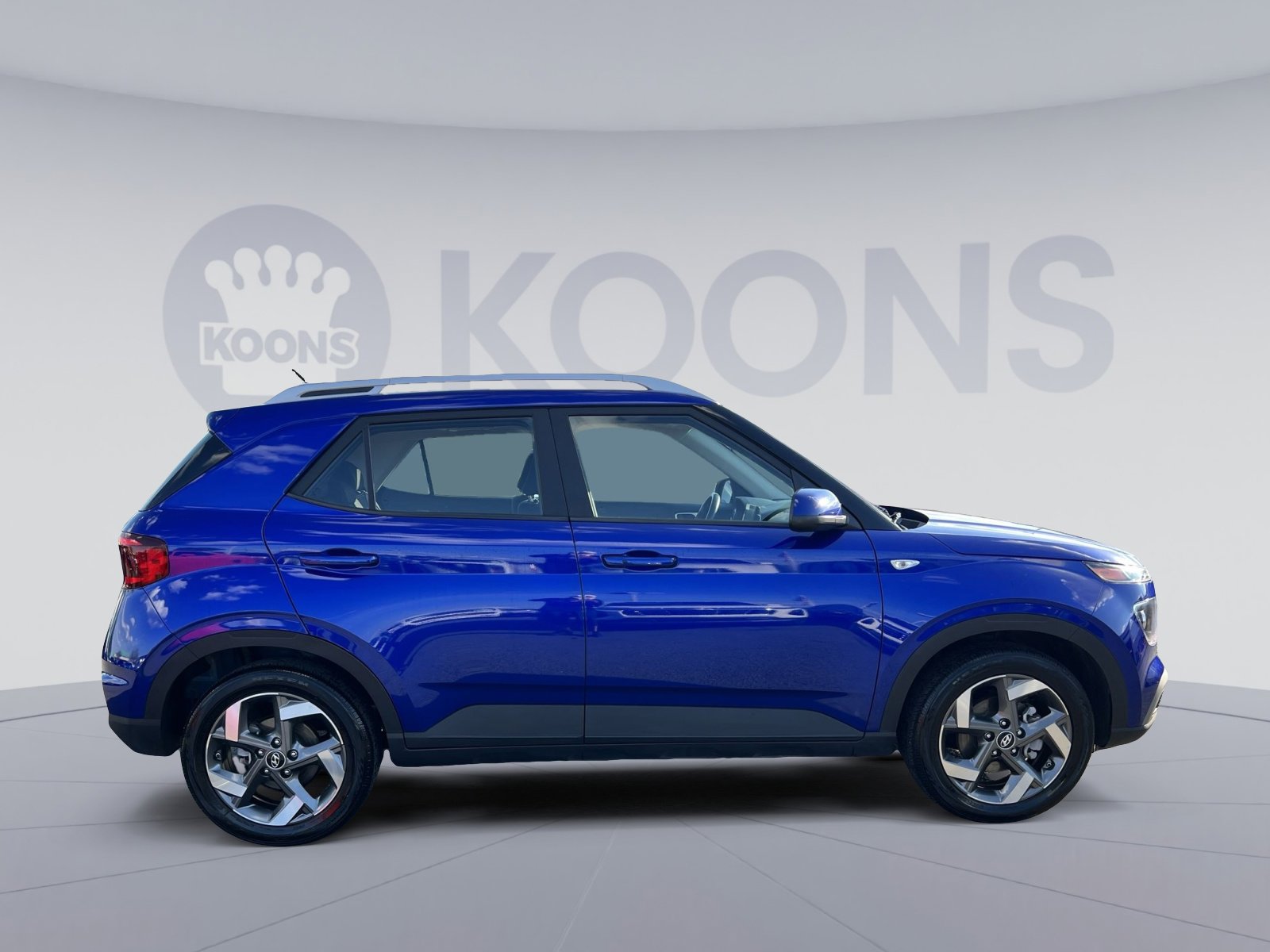 Used 2025 Hyundai Venue SEL FWD image 12