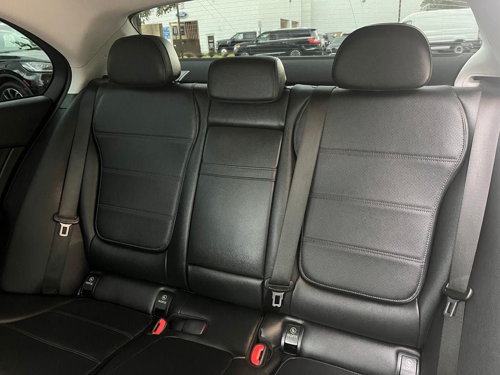 Used 2023 Mercedes-Benz C 300 Sedan image 13