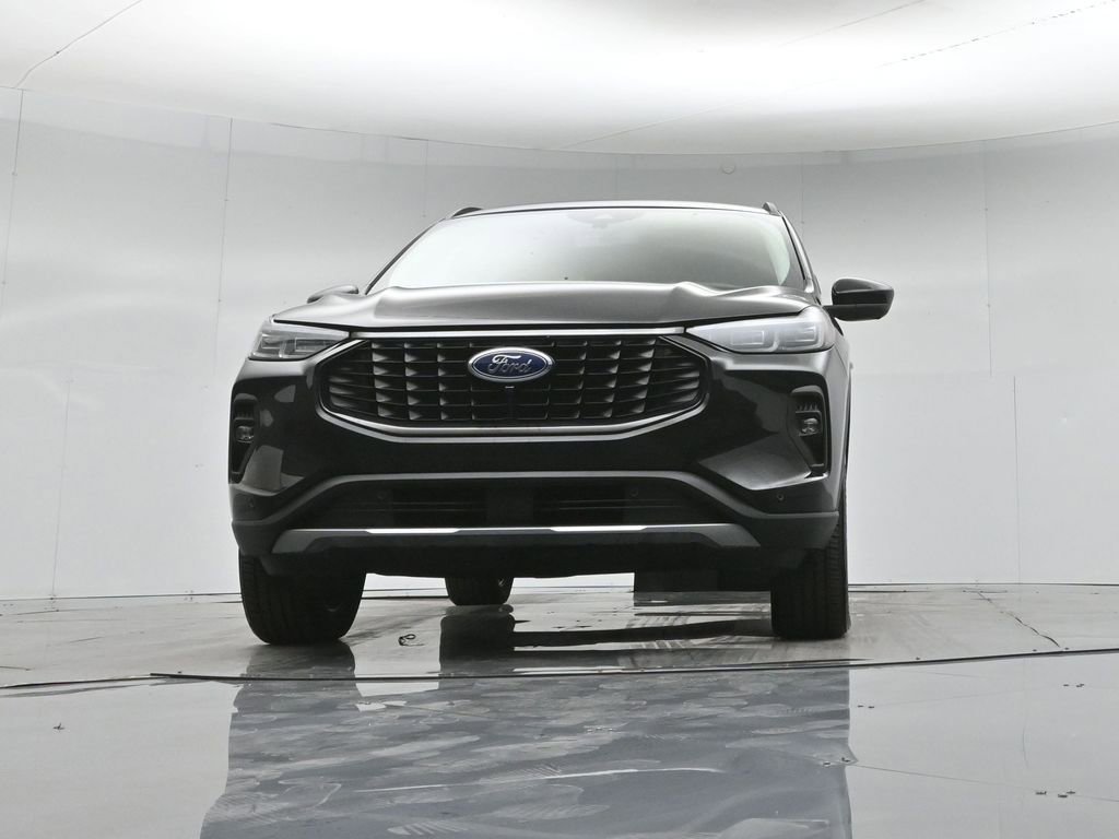 Certified 2025 Ford Escape Platinum w/ Premium Technology Package image 48