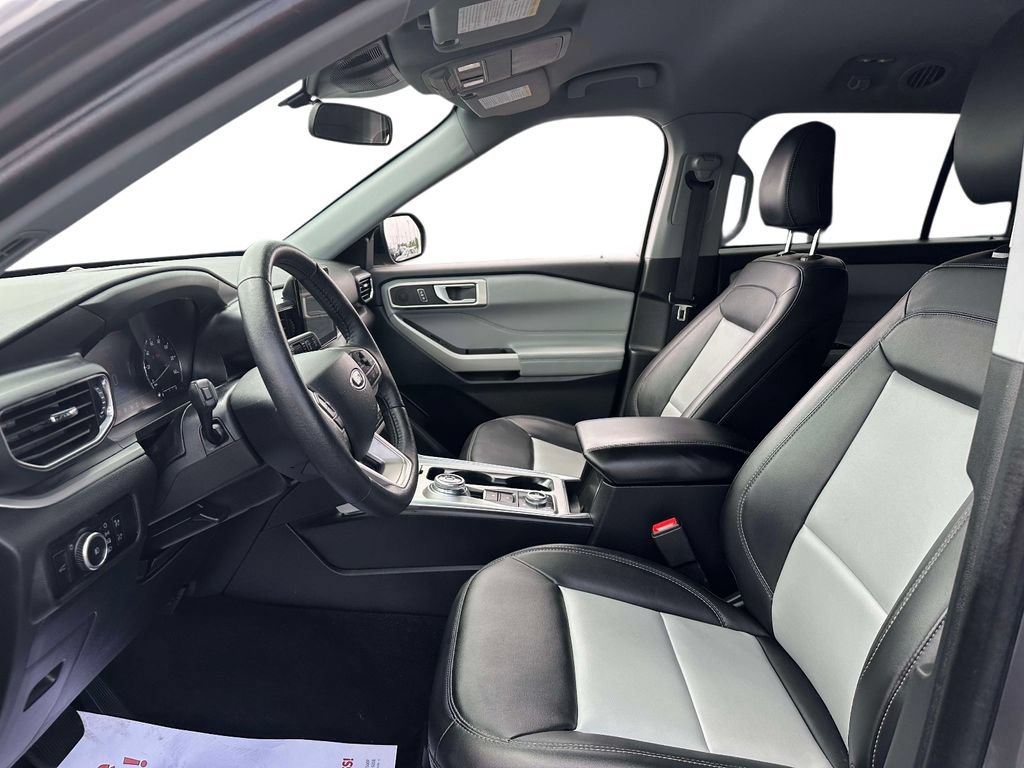 Certified 2024 Ford Explorer XLT w/ Equipment Group 202A AWD/4WD image 10