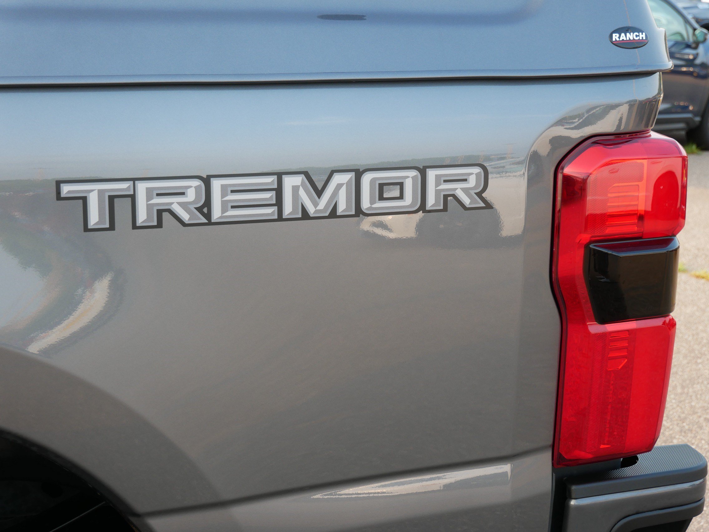 Certified 2025 Ford F350 Platinum w/ Tremor Off-Road Package AWD/4WD image 18