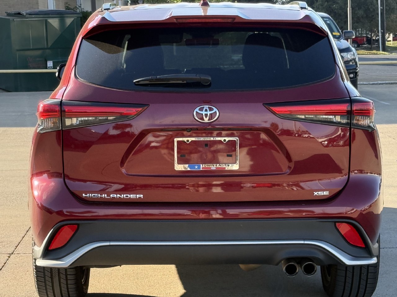Used 2021 Toyota Highlander XSE FWD image 6