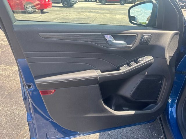 Certified 2023 Ford Escape Platinum AWD/4WD image 10