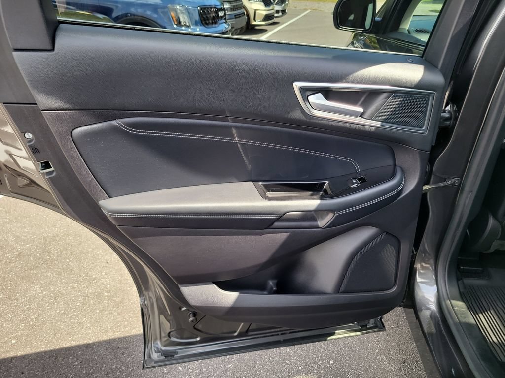 Certified 2019 Ford Edge Titanium w/ Equipment Group 301A FWD image 10