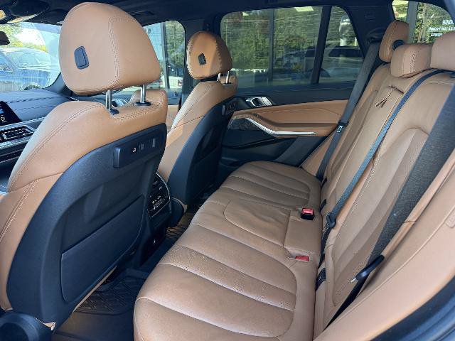 Used 2022 BMW X5 xDrive40i w/ M Sport Package AWD/4WD image 4