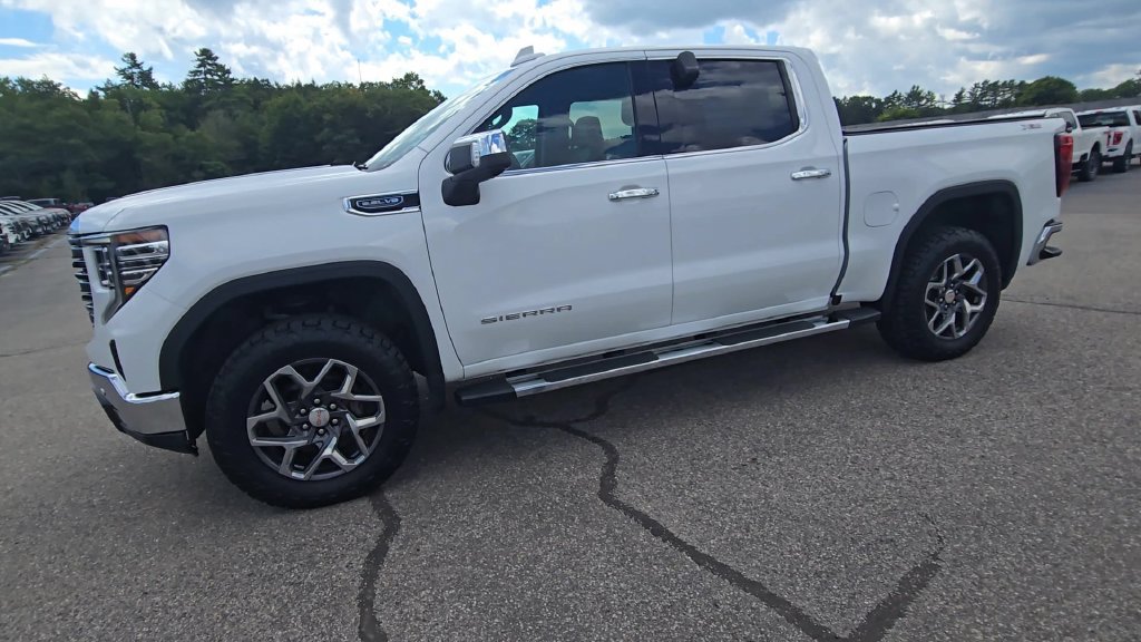 Used 2022 GMC Sierra 1500 SLT w/ SLT Premium Plus Package AWD/4WD image 16