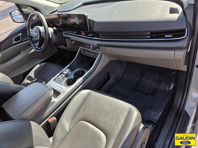 Used 2025 Kia Carnival EX FWD image 18