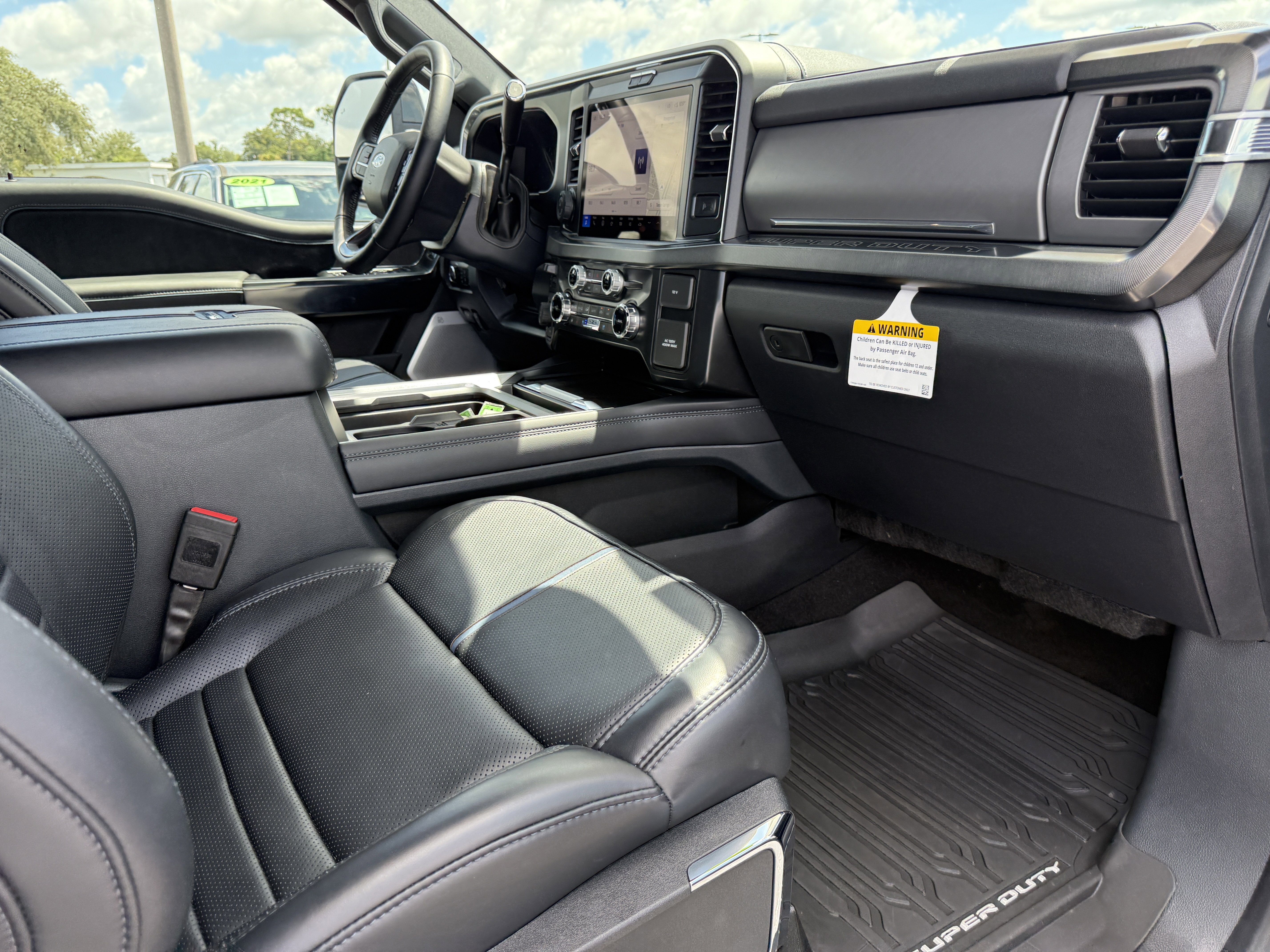 Certified 2025 Ford F250 Platinum w/ FX4 Off-Road Package image 11