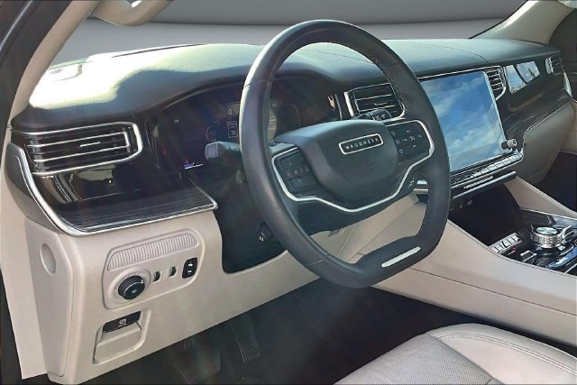 Used 2022 Jeep Wagoneer Series III w/ Premium Group I AWD/4WD image 17